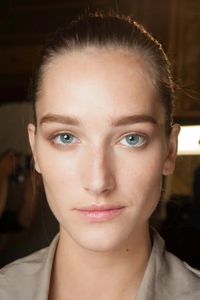 Look 3